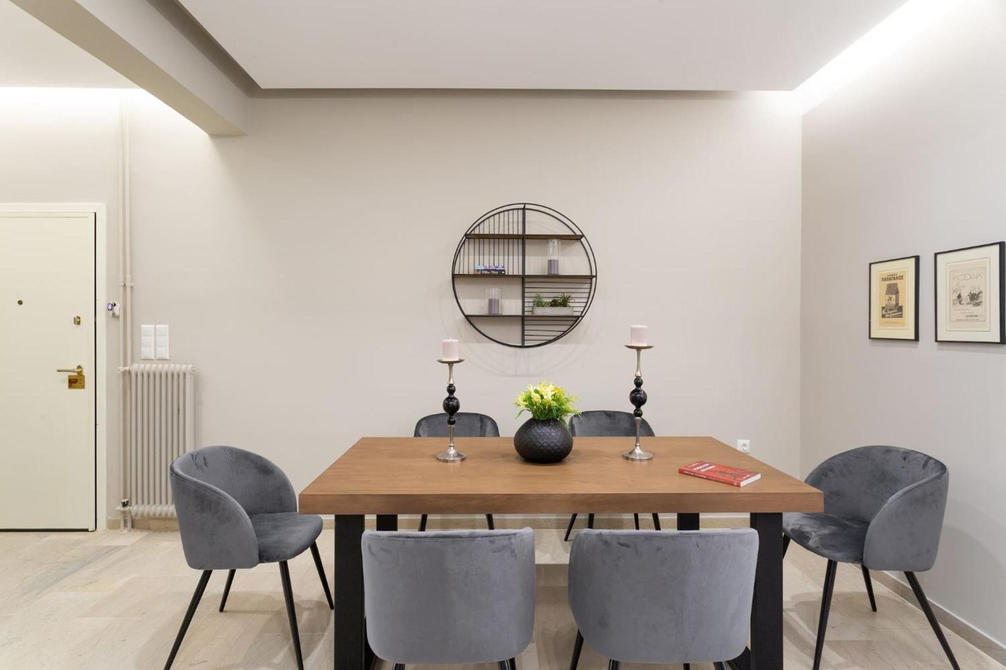 Deluxe 3-Bdrm Urban-Industrial Apt At Acropolis Athens Exterior photo